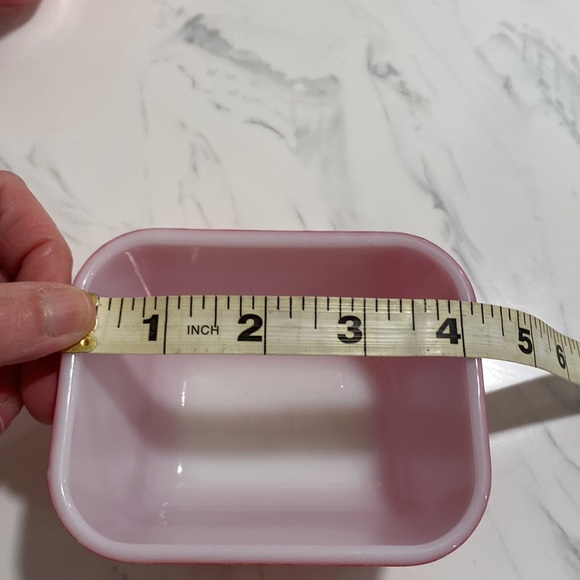 Set of 2 Pyrex red vintage 501 model refrigerator dishes. - Picture 5 of 7